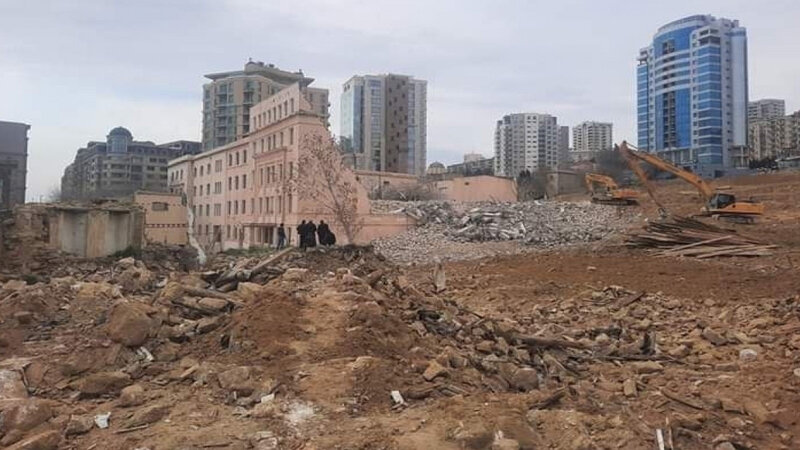 "Sovetski"də söküntü başladı