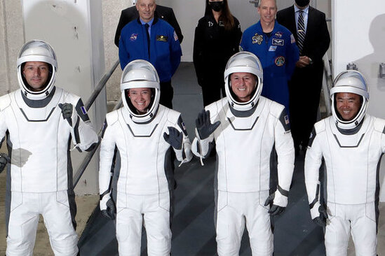 Altı aylıq missiyanı başa vuran astronavtlar Yerə qayıtdı - FOTO