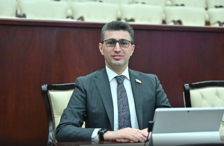 Deputat Şahin Seyidzadə seçicilərinə hesabat verib