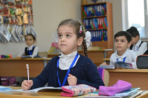 Azərbaycanda məktəb yaşının aşağı endirilməsi təklif edilir