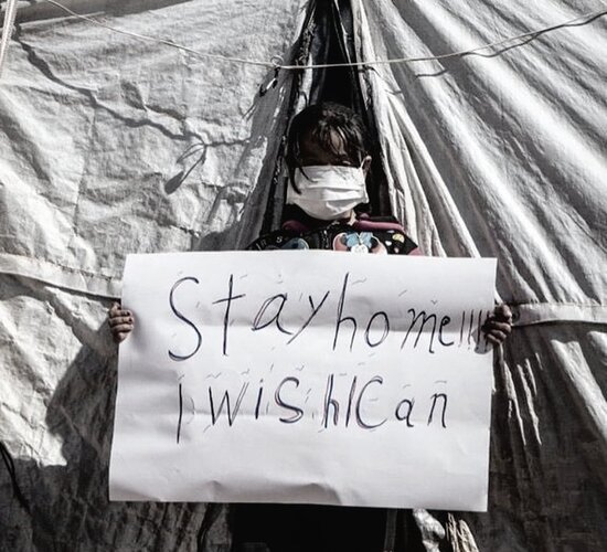 İdlibdəki qaçqın uşaqlarından insanlıq dərsi-Evdə qalın, kaş ki, mənim də qalmaq üçün bir evim olaydı!