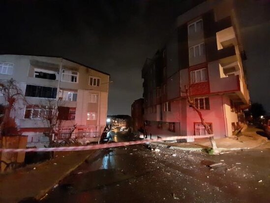 Külək binaların damlarını uçurtdu - VİDEO