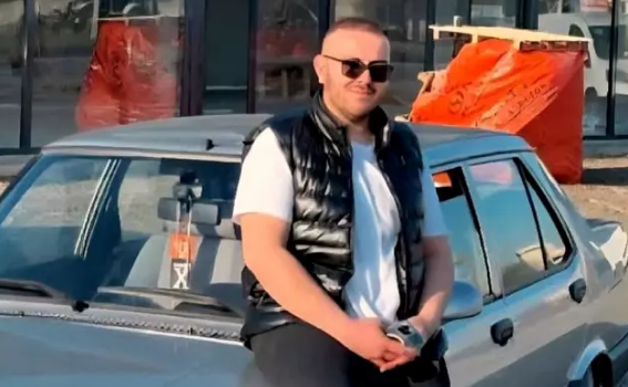 Dəmir borular avtomobilə ox kimi saplandı: Sürücü ağır yaralandı və vəfat etdi - FOTO