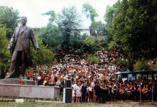 Şuşada 37 il öncə çəkilən fotonu təkrarladılar