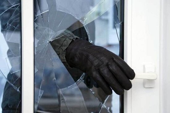 Bakıda mənzildən 15 min dollarlıq antik əşyalar oğurlandı