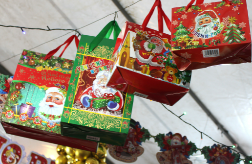 Uşaqların yeni il sürprizləri - Qutusu böyük, içi boş hədiyyələrin qiyməti - VİDEO