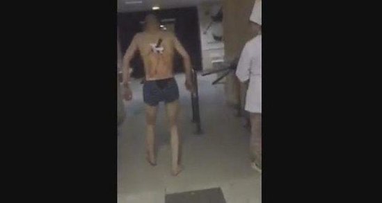 В Татарстане пациент с ножом в спине вышел из палаты покурить - ВИДЕО