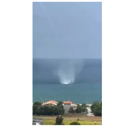 İstanbul sahillərində yaranan tornado ANBAAN GÖRÜNTÜLƏNİB - FOTO