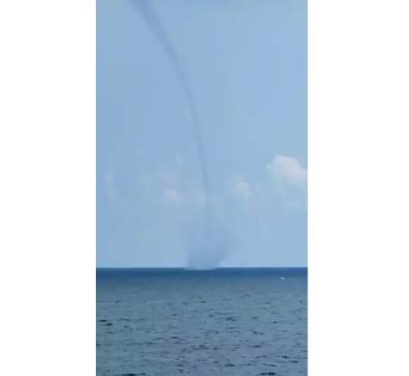 İstanbul sahillərində yaranan tornado ANBAAN GÖRÜNTÜLƏNİB - FOTO