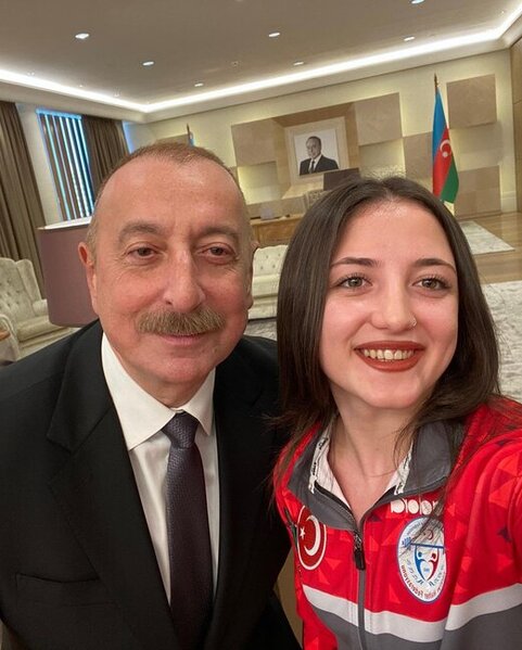Türkiyəli atletlər Prezident və birinci xanımla selfi çəkdirdilər - FOTOLAR