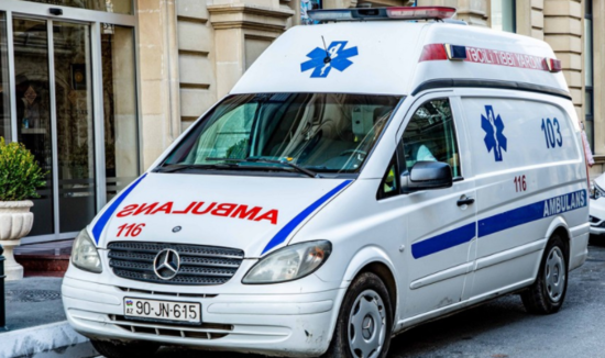 Beşinci mərtəbədən yıxılan şəxs sağ qaldı