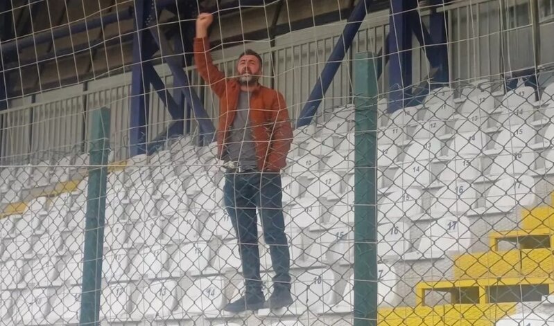 600 kilometr yol qət edərək komandasını təkbaşına dəstəklədi