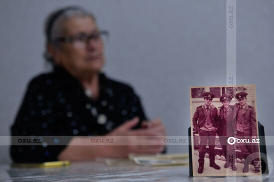 İllərlə yalançı qəbirlə özünə təsəlli verən, oğlunun sümüyünün tapılmasına qurban deyən ana - FOTO