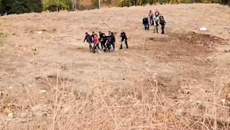 Tarlada ağacdan asılmış vəziyyətdə kişi meyiti tapılıb