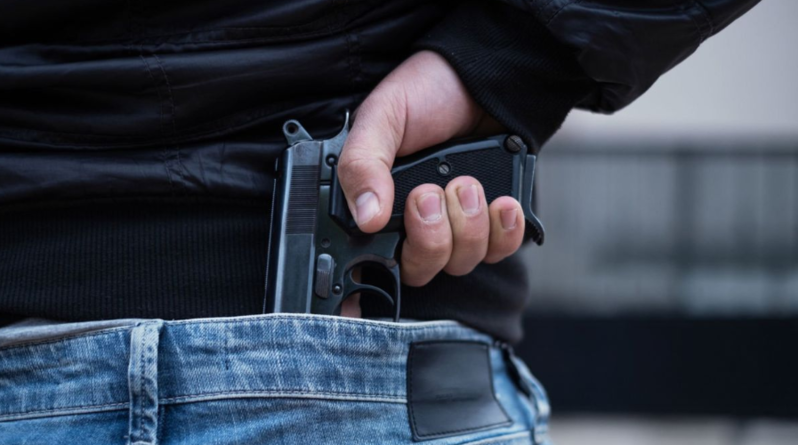 Mübahisə etdiyi qardaşını silahla öldürdü