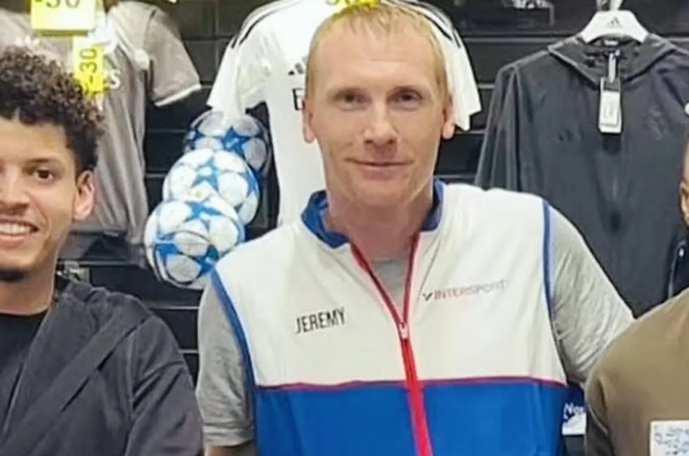 Bir vaxtların əfsanəsi indi mağazada satıcı işləyir - FOTO