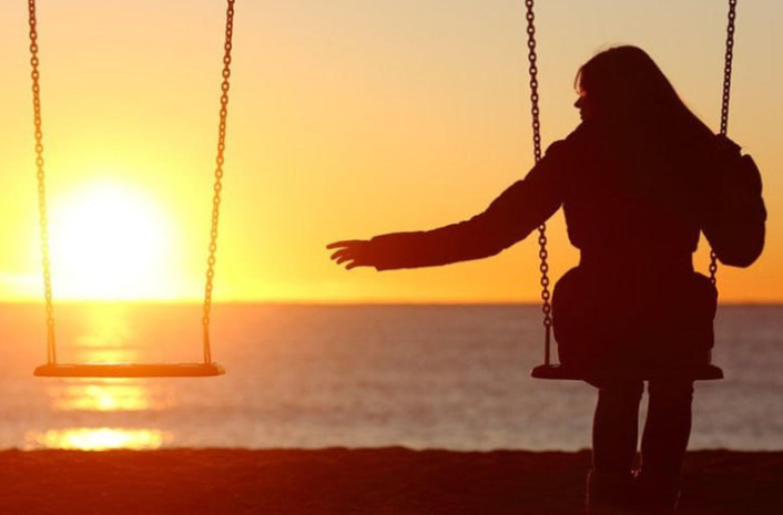 Müasir dövrdə insanların getdikcə daha çox tək yaşamağa üstünlük verməsi nə ilə bağlıdır? - AÇIQLAMA