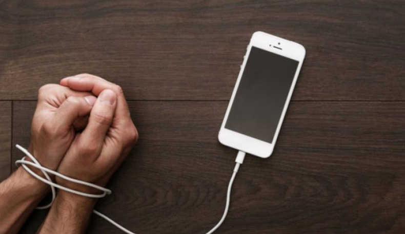 Həddindən artıq telefon asılılığı hansı psixoloji fəsadlara səbəb olur? - AÇIQLAMA