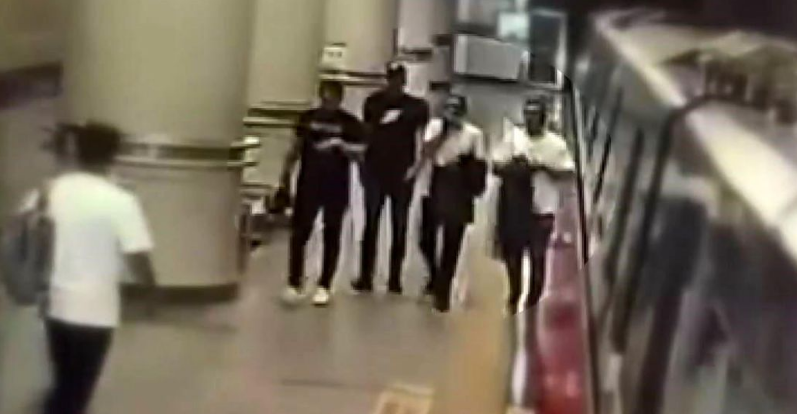 Metroda oğurluq anı kameralara düşdü: Şübhəli saxlanıldı