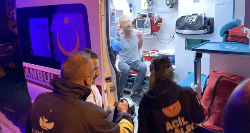 Ailəsi ilə mübahisə edən kişi özünü otağa kilidlədi: xüsusi təyinatlı polis zorla çıxartdı