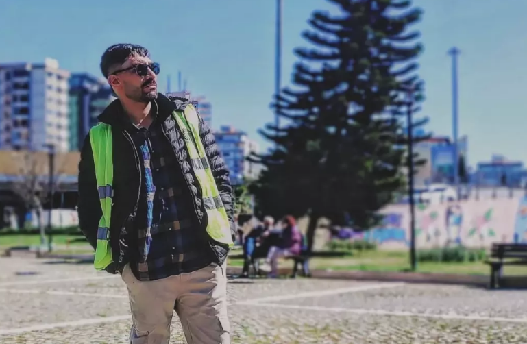 Təmizlik işçisi onu tənqid edən çayxana sahibini qətlə yetirdi