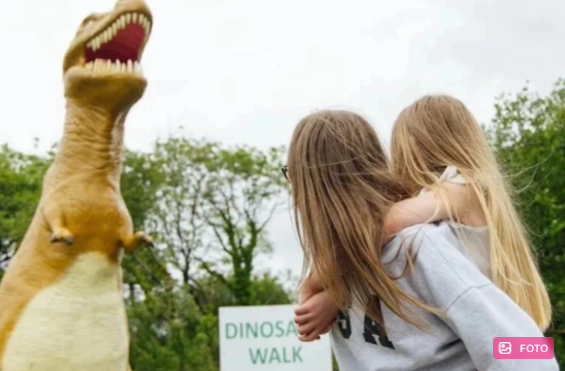 Britaniyada 90 animatronik dinozavrın olduğu park satılır