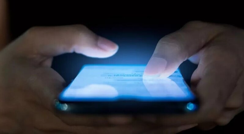 Məktəbli qızların mesajlaşma qrupuna əxlaqa zidd foto göndərən müəllim həbs olundu