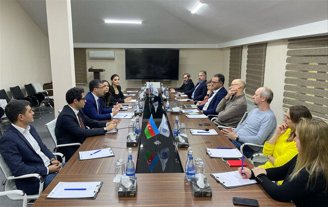 Medianın İnkişafı Agentliyinin İcraçı direktoru Əhməd İsmayılov xarici jurnalistlərlə görüşüb