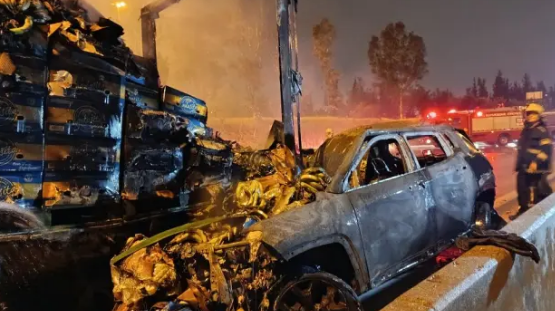 Tıra çırpılan cip alovlandı: Sürücü və sərnişin son anda xilas oldu