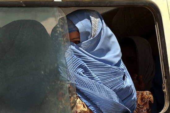 "Taliban" qadınlara kişilərin müşayiəti olmadan təyyarədə uçmağı qadağan edib