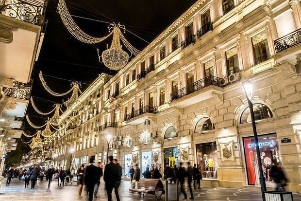 Bakıda yeniyetmələr ərəb turistin başına oyun açdılar