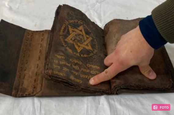 Türkiyədə 700 illik "Tövrat" əlyazmasını avtomobildə daşıyanlar saxlanılıblar