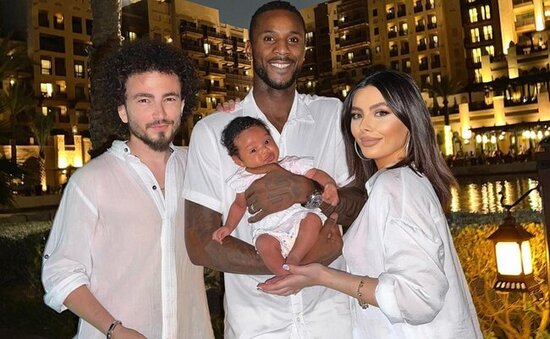 Toyları ilə gündəmə gələn cütlüyün övladı oldu