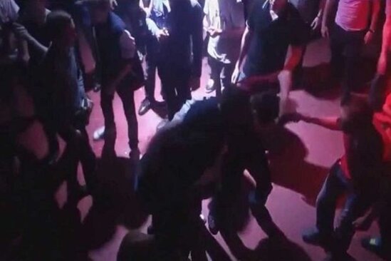 Toyda məhkəmə katibini döyən polis İŞDƏN ÇIXARILDI