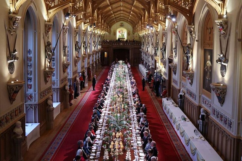 Trampın şərəfinə 47 metrlik süfrə: Menyuda nələr olub? - FOTO