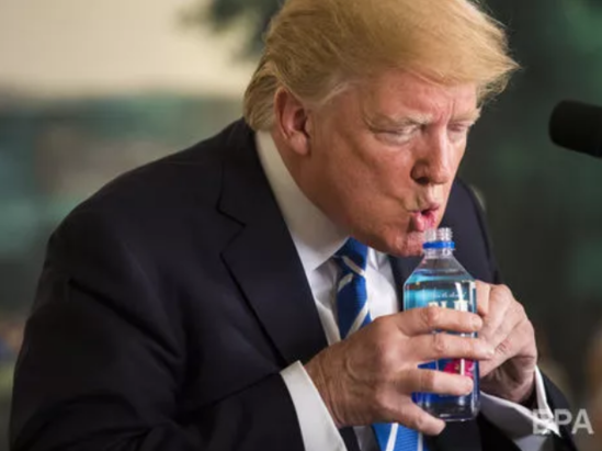 Donald Trampın 10 gülməli FOTOSU - Bu gün ad günüdür