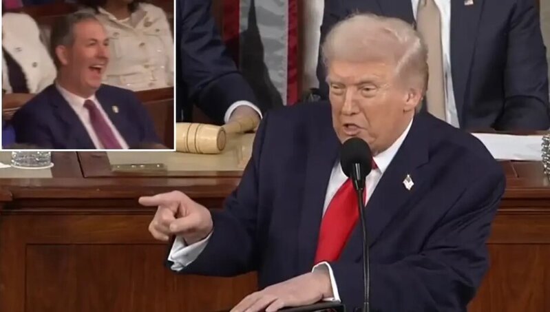 Tramp barmağı ilə göstərib hədəf aldı: "Bu insanlar dəlidir, həqiqətən dəlidir"