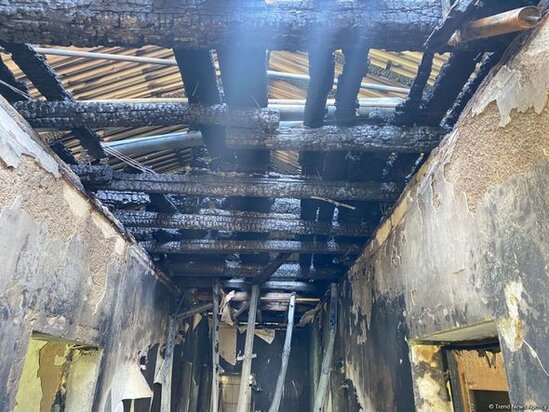 Bərdədə şəhid ailəsinin evi yandı - FOTO