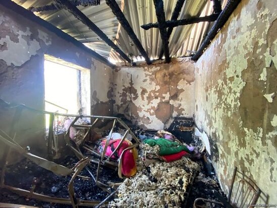 Bərdədə şəhid ailəsinin evi yandı - FOTO