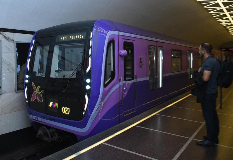 Bakıda yaşlı kişi stansiya yoluna düşdü - AÇIQLAMA+VİDEO