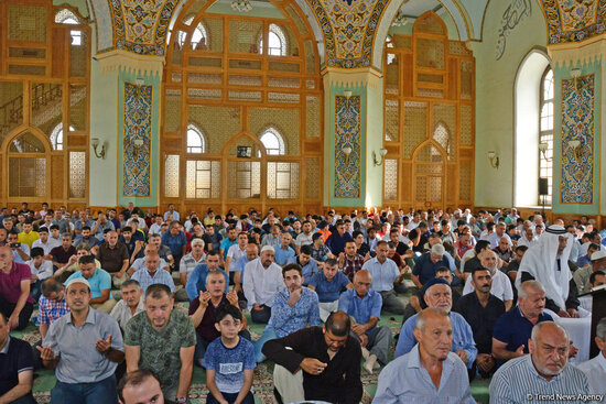 Azərbaycan məscidlərində bayram namazı qılındı