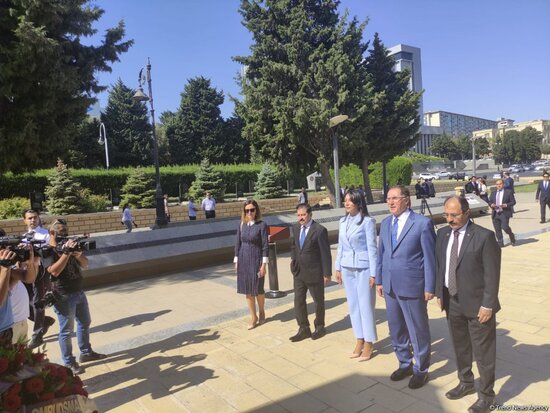 Türkiyənin Baş Ombudsmanı "Türk Şəhidliyi" abidəsini ziyarət etdi - FOTO