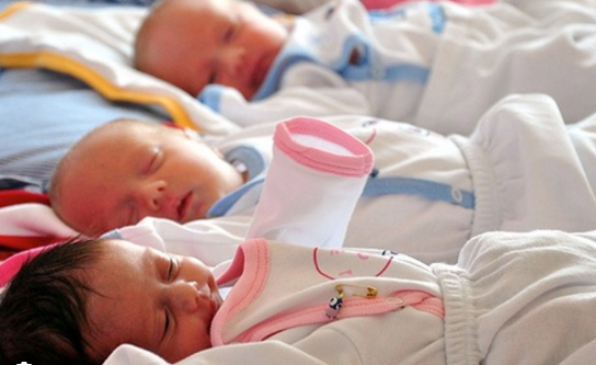 Azərbaycanda uşaqların sayı azalıb: "Gələcəkdə oğlanlar evlənmək üçün qız tapa bilməyəcək"