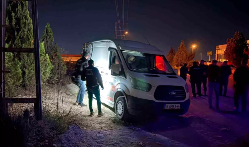 Çuxura düşən avtomobilini çıxarmağa çalışanda, tüfənglə vuruldu