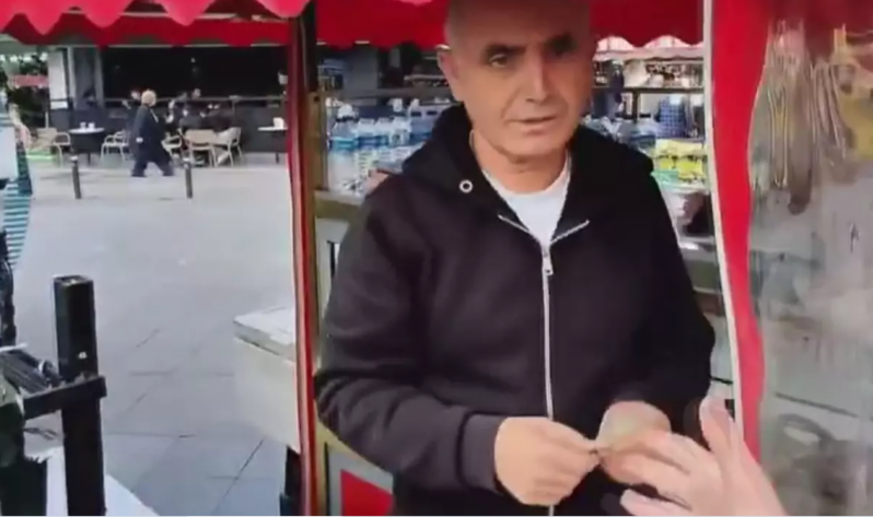 Müştərinin ingiliscə danışdığını görən satıcı qiyməti qaldırdı - VİDEO