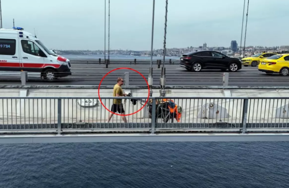 26 il əvvəl vətənindən yola çıxan səyahətçi İstanbula çatdı - VİDEO