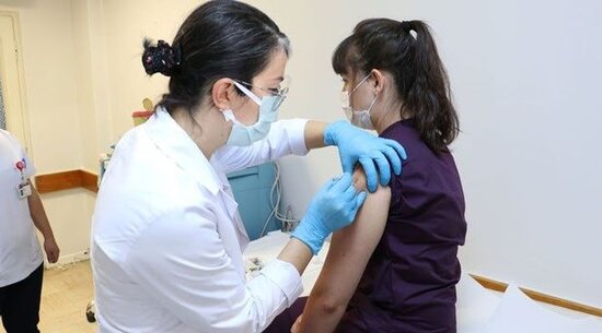 Türkiyədə koronavirusa qarşı kütləvi peyvəndləmə başladı