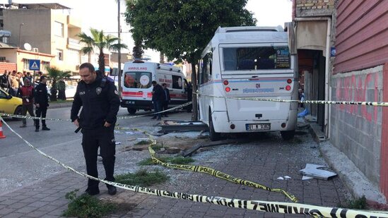 Avtobus dayanacaqda gözləyən insanları vurdu: 1 ölü, 7 yaralı