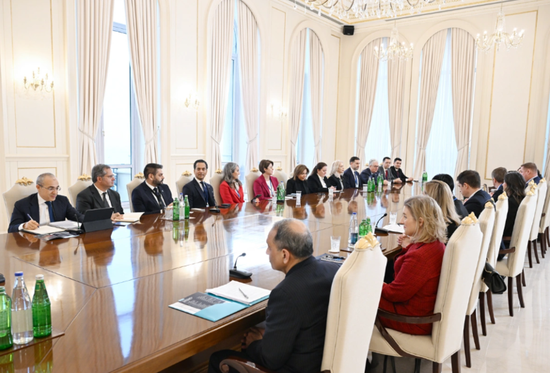 Prezident İlham Əliyev ABŞ Ticarət Palatasının nümayəndə heyətini qəbul edib