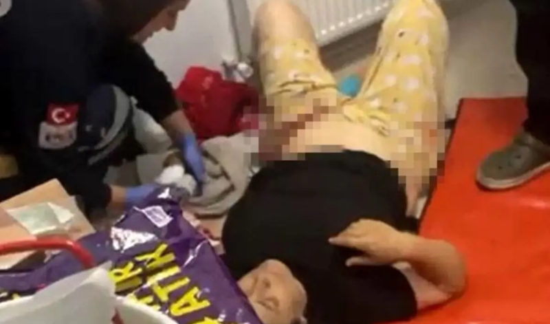 Qonşusunun hücumuna məruz qalan qadın 17 bıçaq zərbəsi alıb